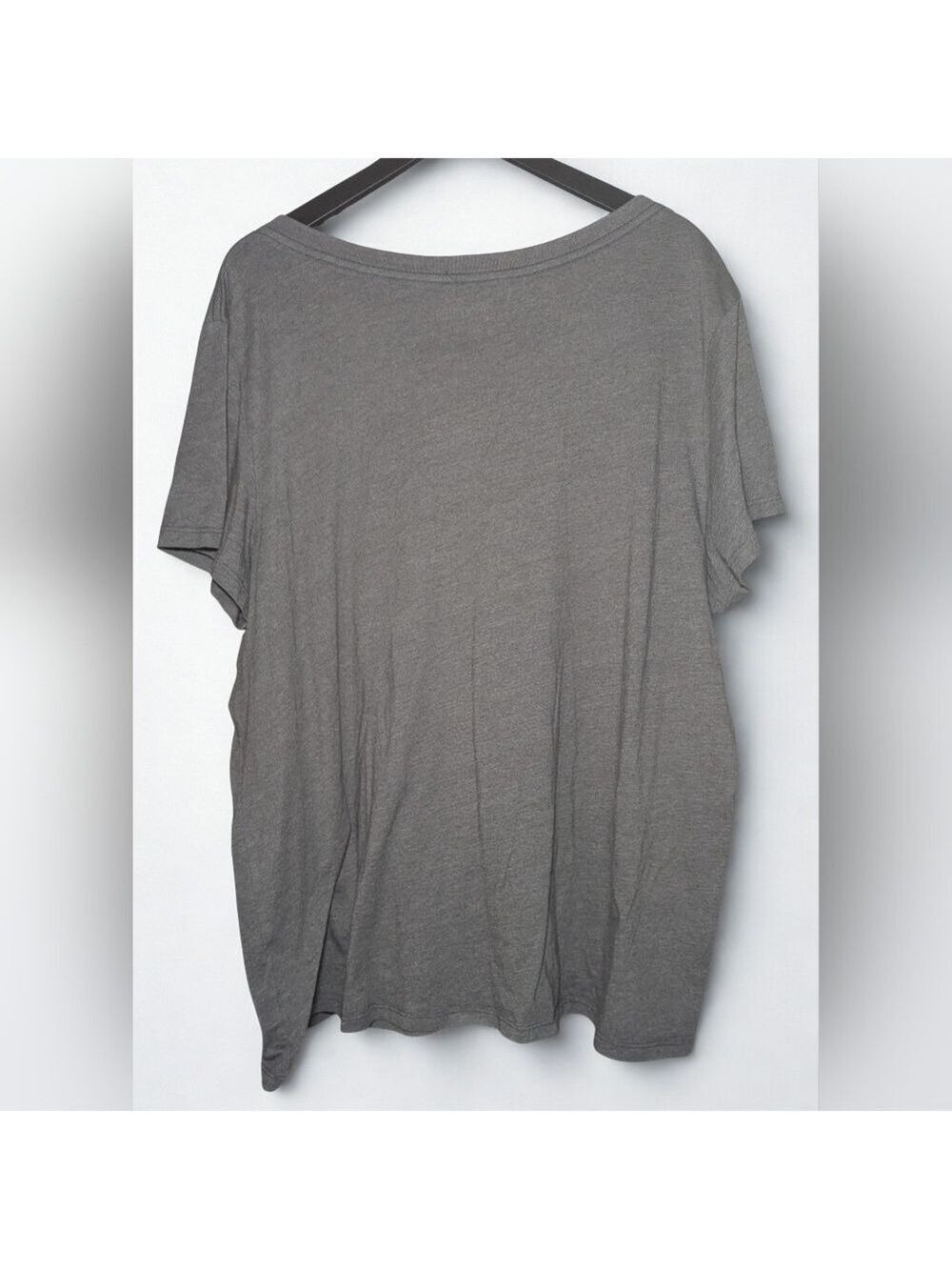 Torrid Harry Potter Hogwarts Crest V Neck Tee Size 4 - Picture 2 of 3